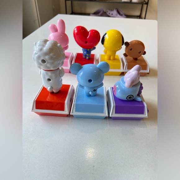 McDonald’s BTS Happy Meal BT21 x McDonald’s Toy Collectables New Open Complete - Picture 3 of 4